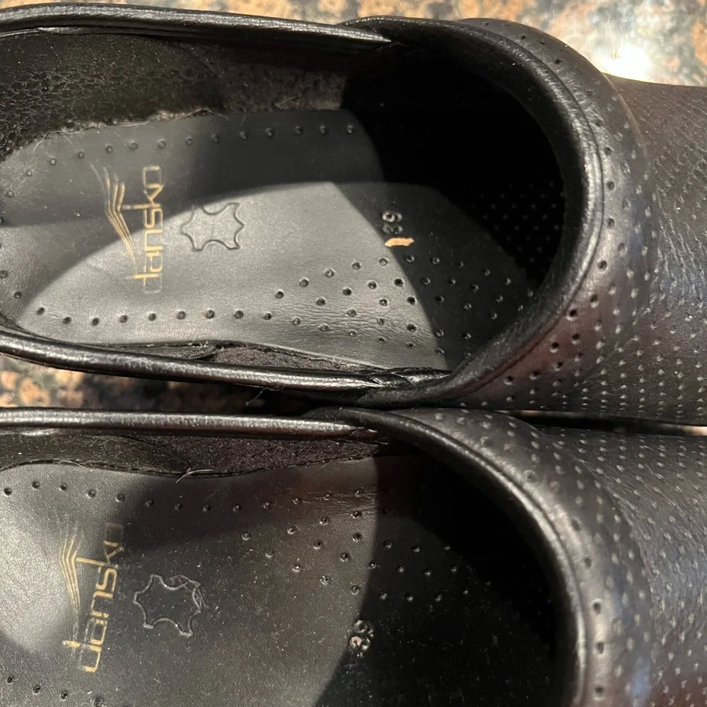 Dansko women’s Black Perforated clogs - Picture 4 of 4